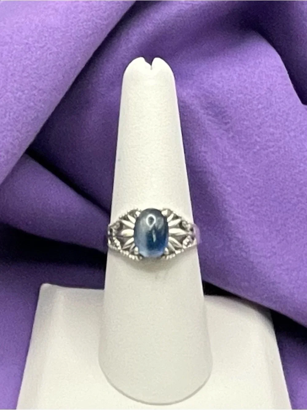 Vintage estate natural blue kyanite .925 sterling silver ring size 8.  3.8 grams